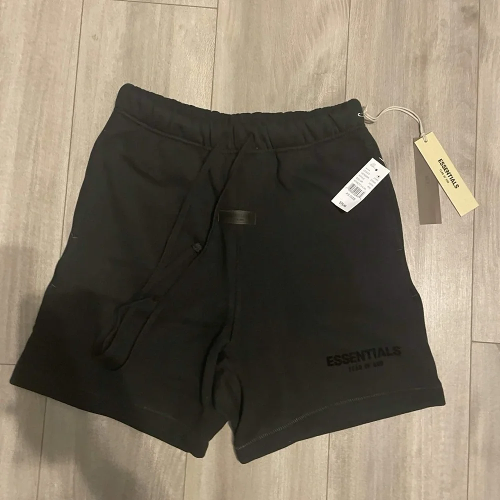 Small essentials black Shorts